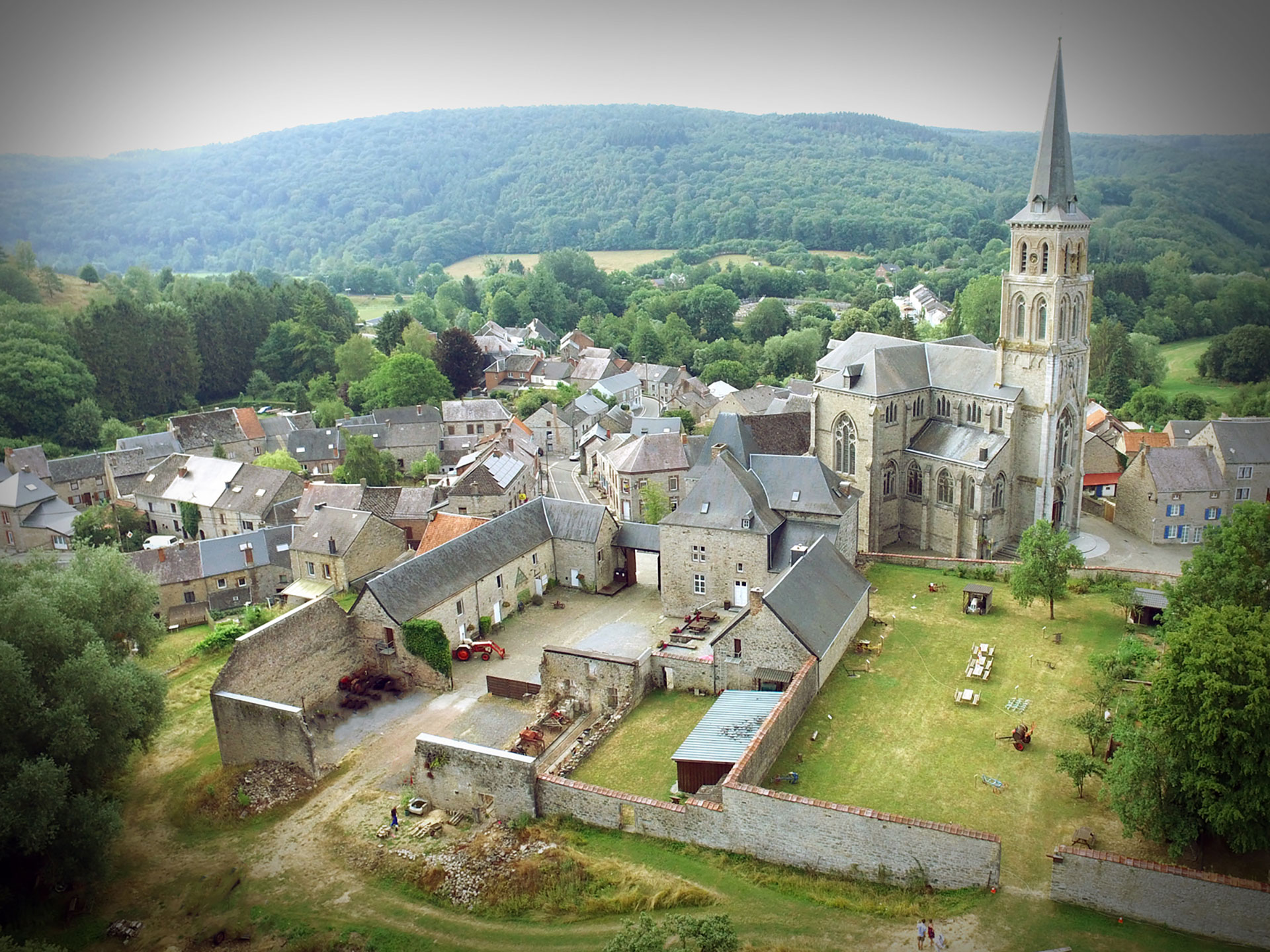 Treignes - Village des Musées - 5 musées originaux - Viroinval - vue aérienne