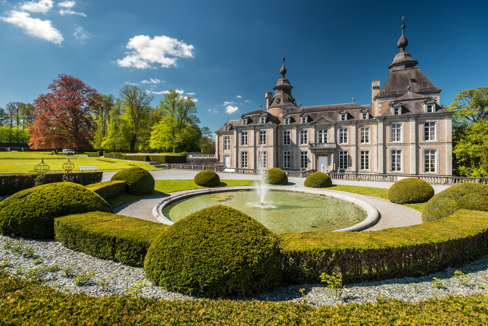 Fontaine et jardins du Château de Modave