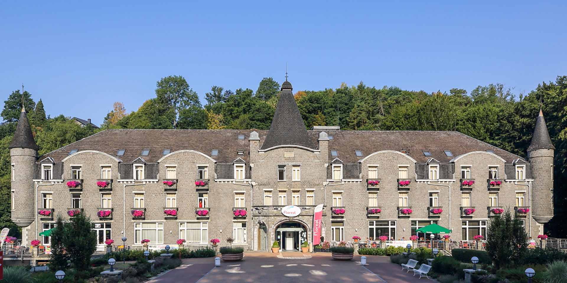 Floréal - La Roche-en-Ardenne - cadre vert - Ourthe - 76 chambres - 38 studios - restaurant gastronomique - Le Parc