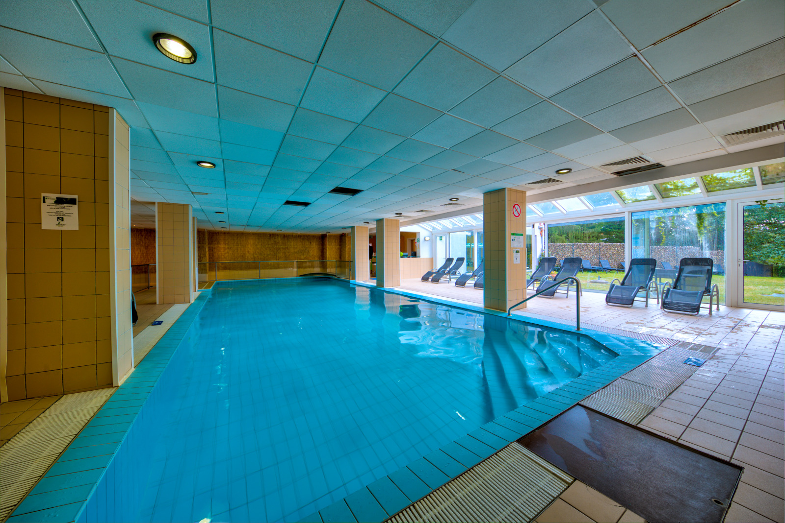 Swimming pool of the Silva Spa-Balmoral Hotel in Spa