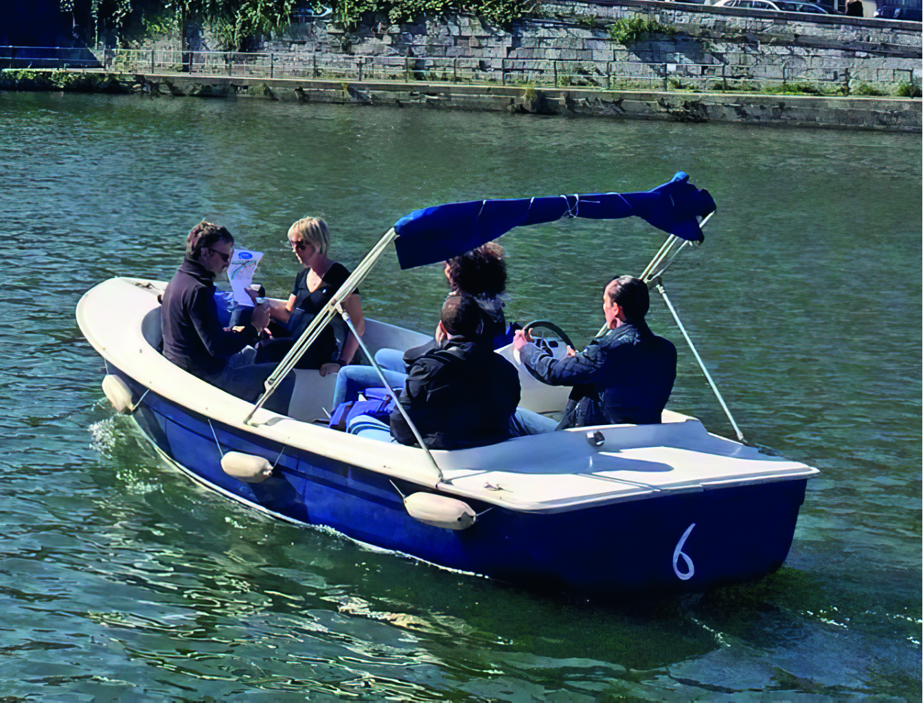 Cruise with colleagues on an electric boat (no license required) in Dinant