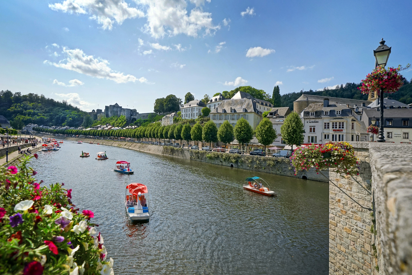Banks of the Semois at the foot of the Château fort de Bouillon