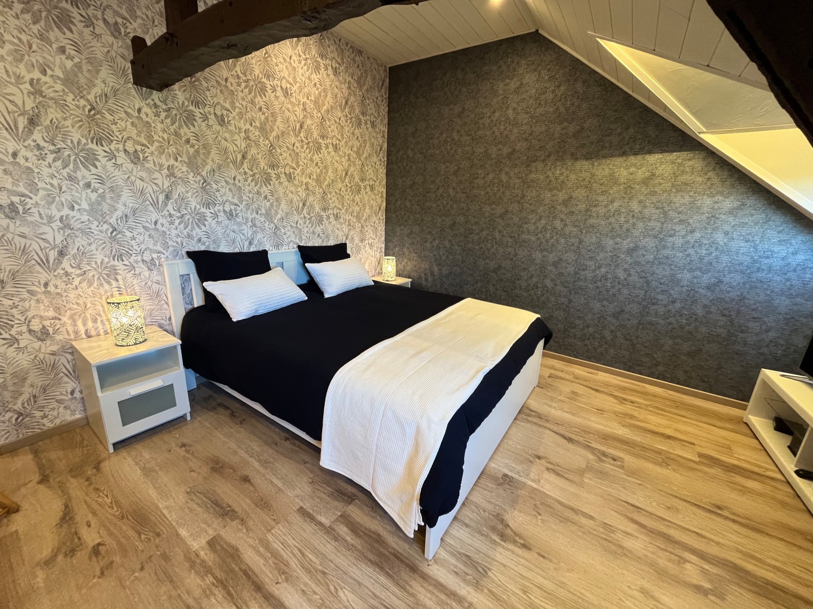 Bedroom with a double bed at Le Monciat guest house in Ollignies