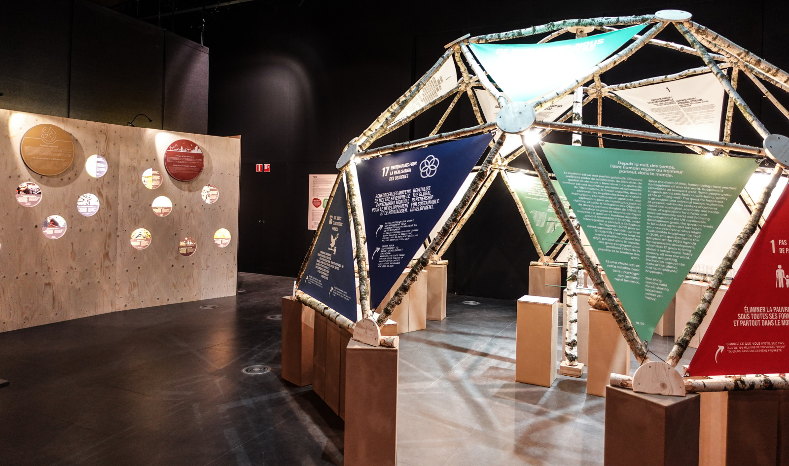 Dôme de l'exposition la Terre en Héritage à l'intérieur du Préhistomuseum de Liège