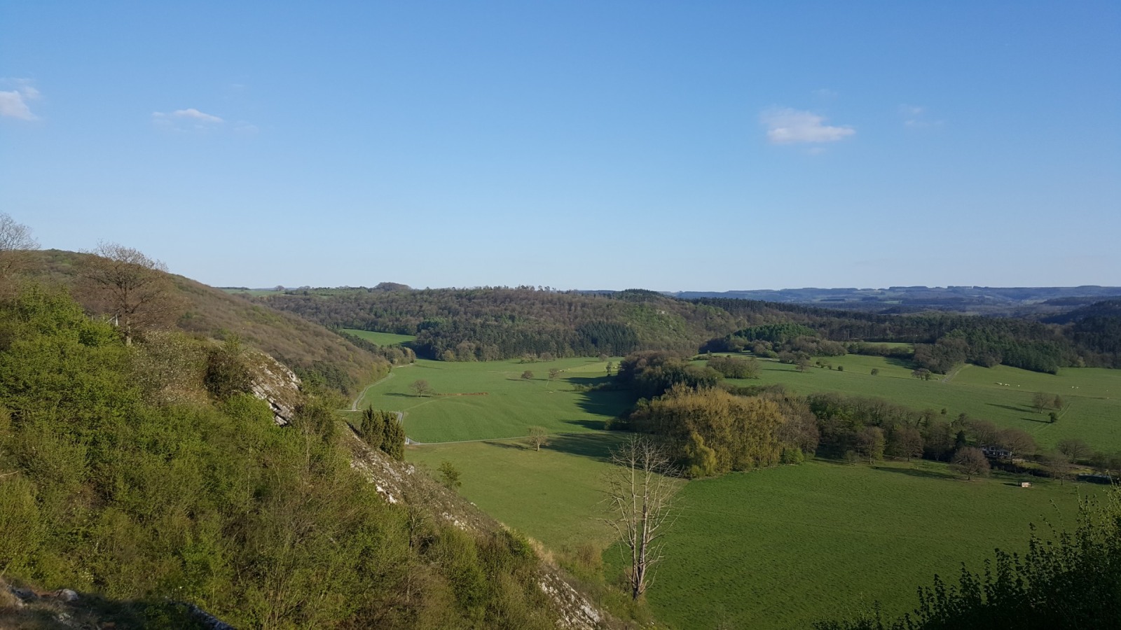 View of the Rochefortoise countryside under a clear sky