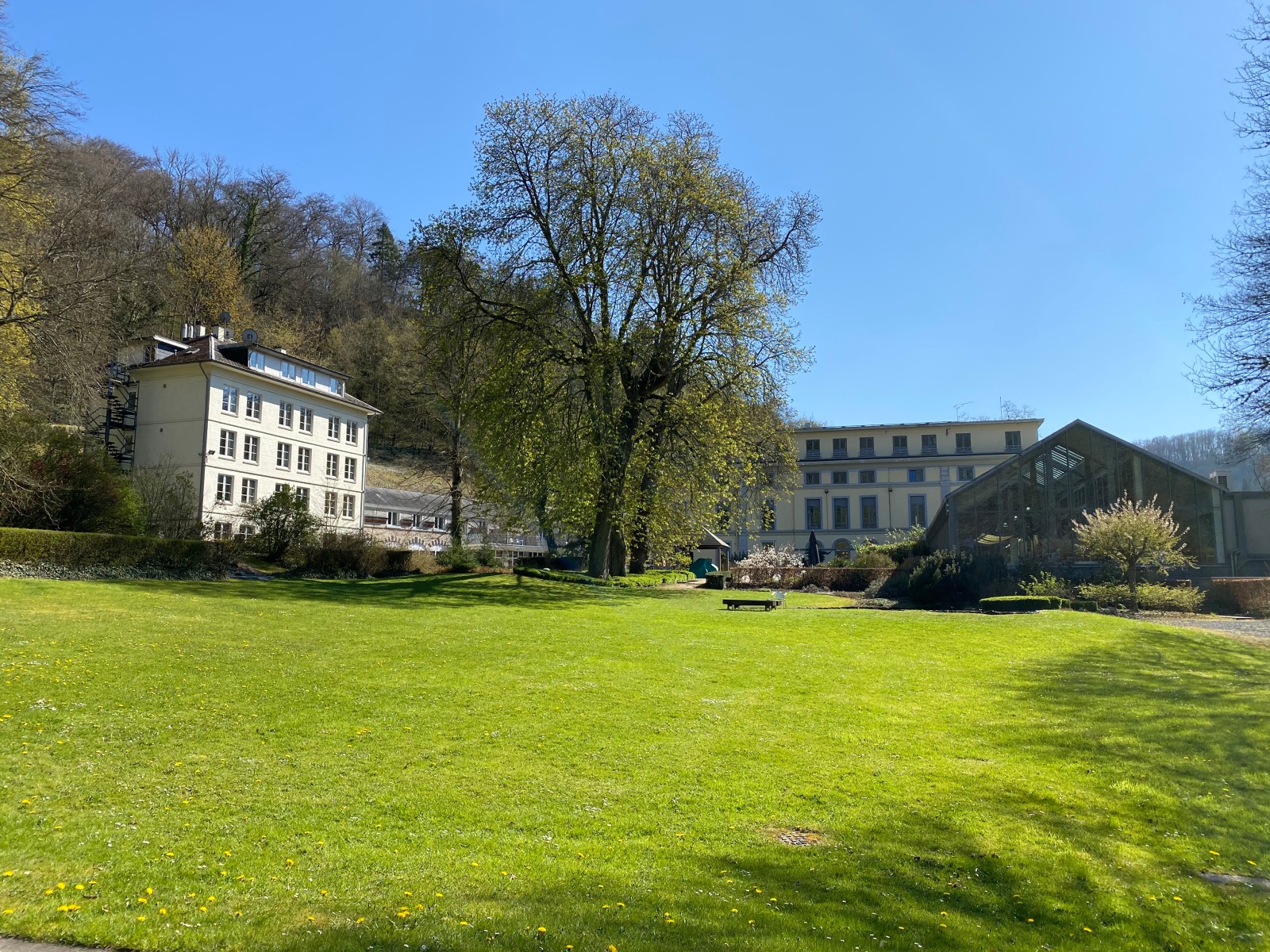 Jardins du château de l'Hôtel Castel de Pont-à-Lesse