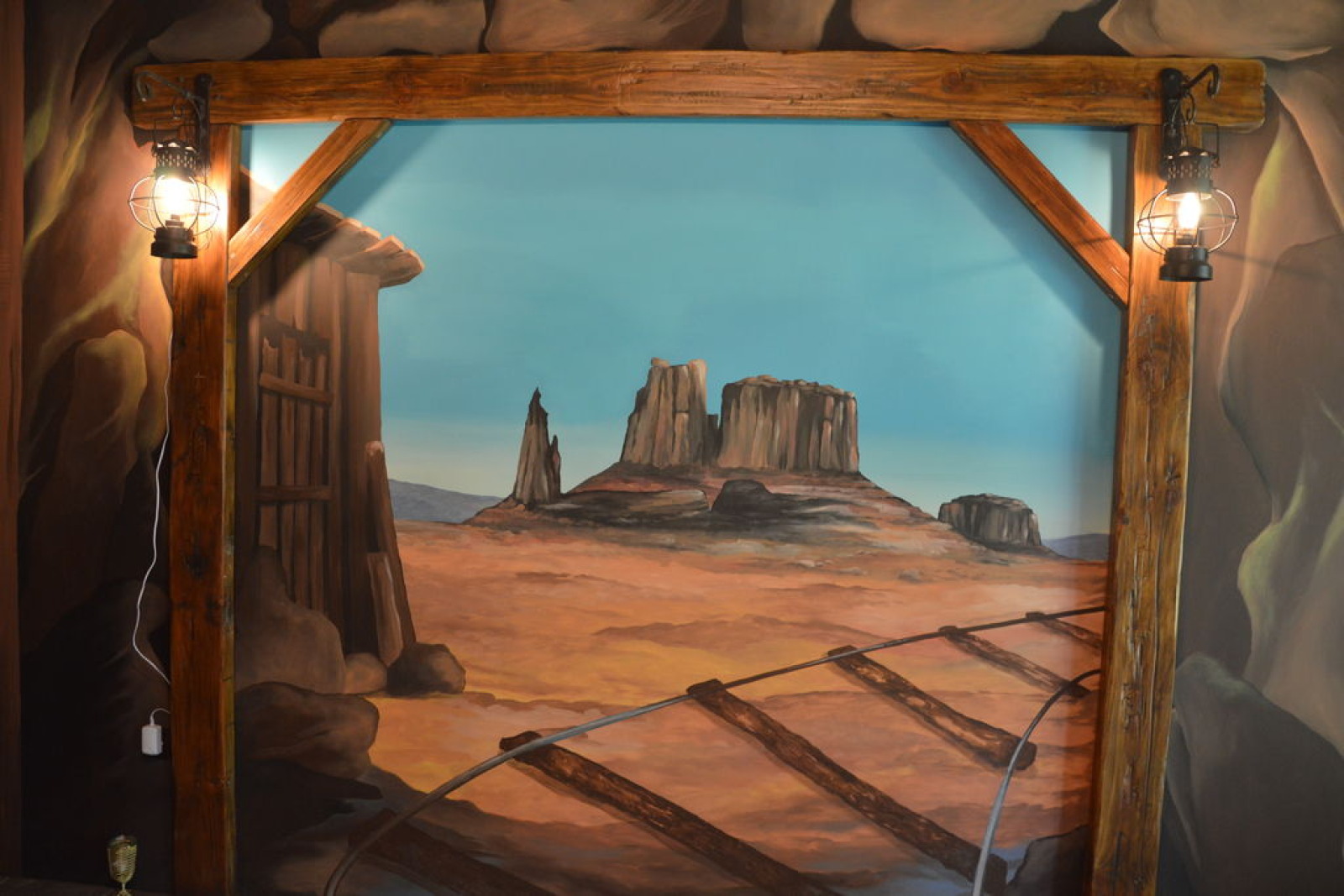 Décor des chambres Monument Valley et Goldmine de Western City à Chaudfontaine