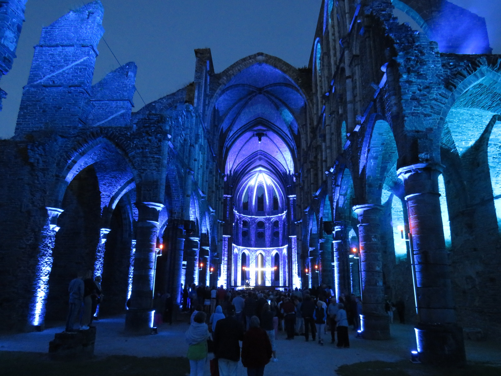 Night shows at Villers-la-Ville abbey