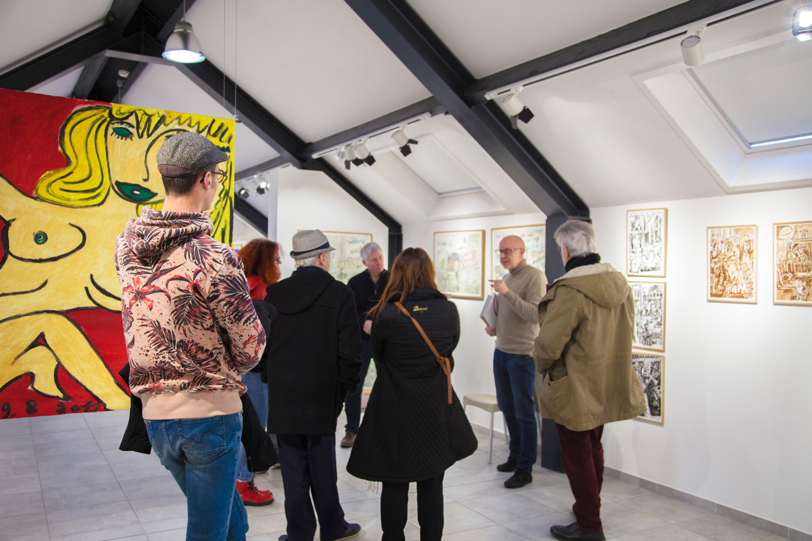 Groupe qui visite l'exposition de la Fondation Paul Duhem à Beloeil en Belgique