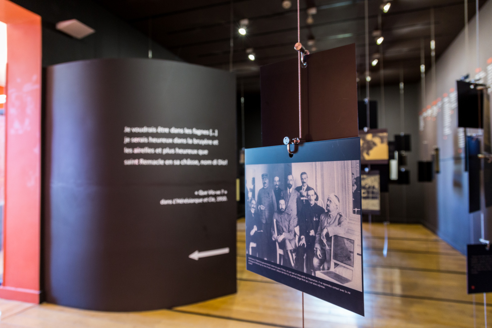 Exhibition room with texts by Guillaume Apollinaire and photos