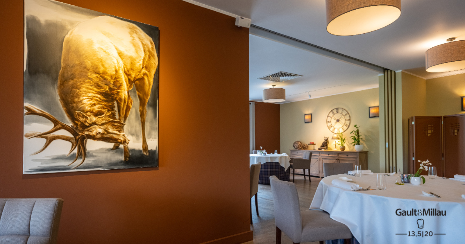 Salle du restaurant de l'hôtel La Barrière de Transinne à Libin en province de Luxembourg
