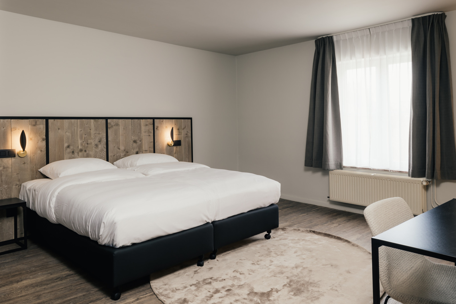 Chambre d'hôtel classique avec lit double