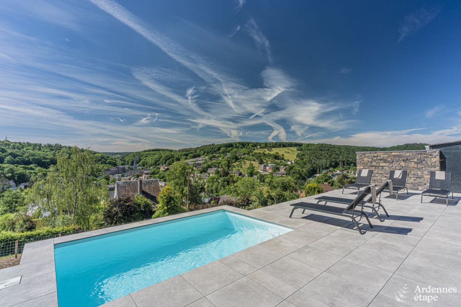 Outdoor swimming pool - Gîtes and holiday homes in Ardenne