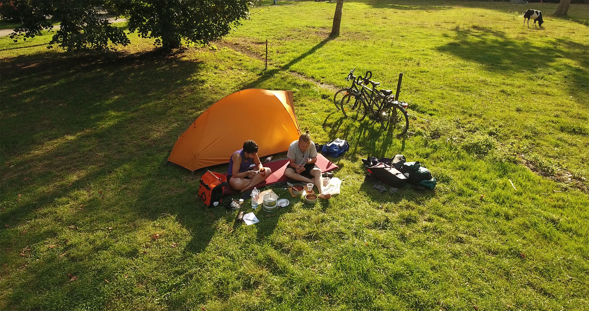 Camping - Villatoile - Anseremme - Ambiance - couple - tente 