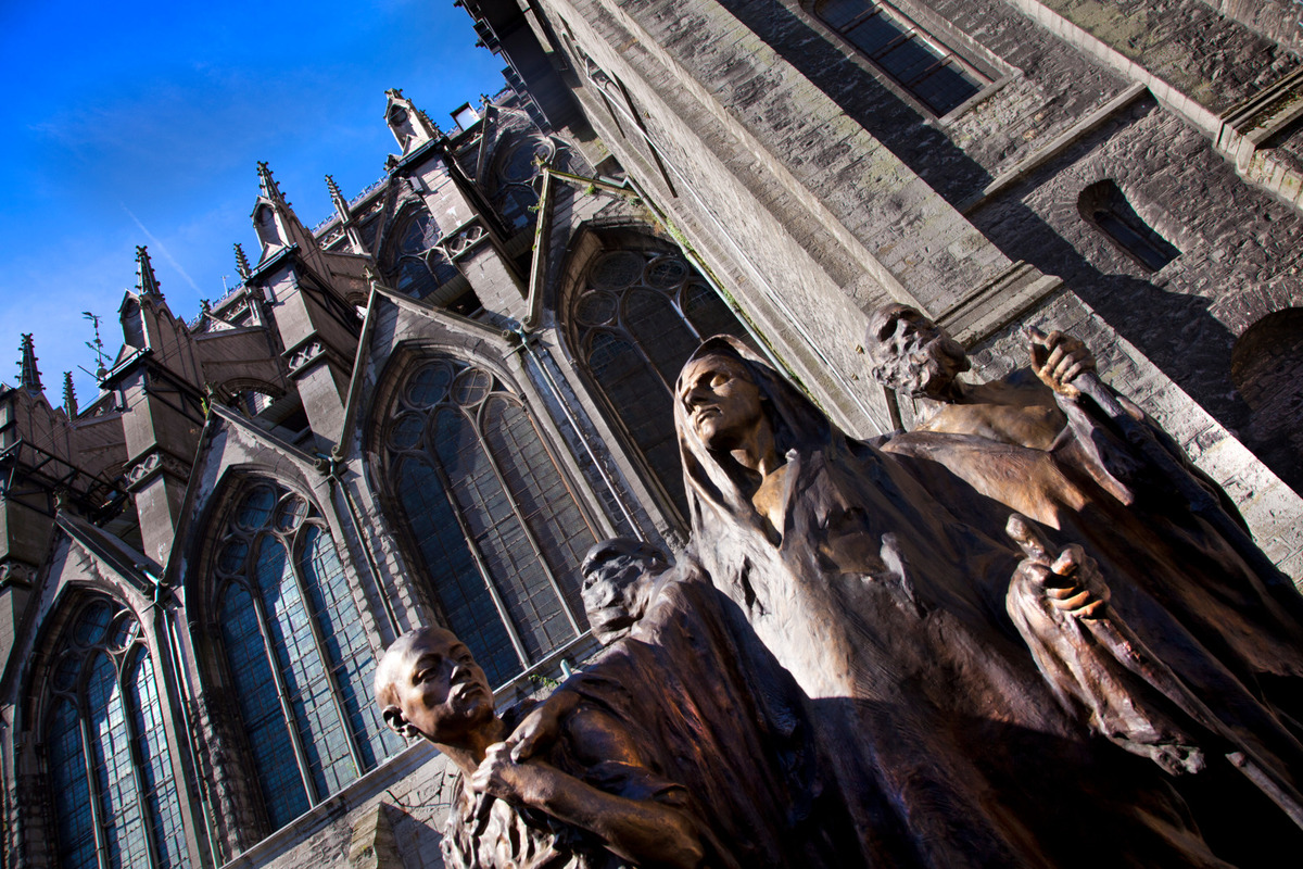 Vue extérieure de la Cathédrale de Tournai - Groupe des aveugles