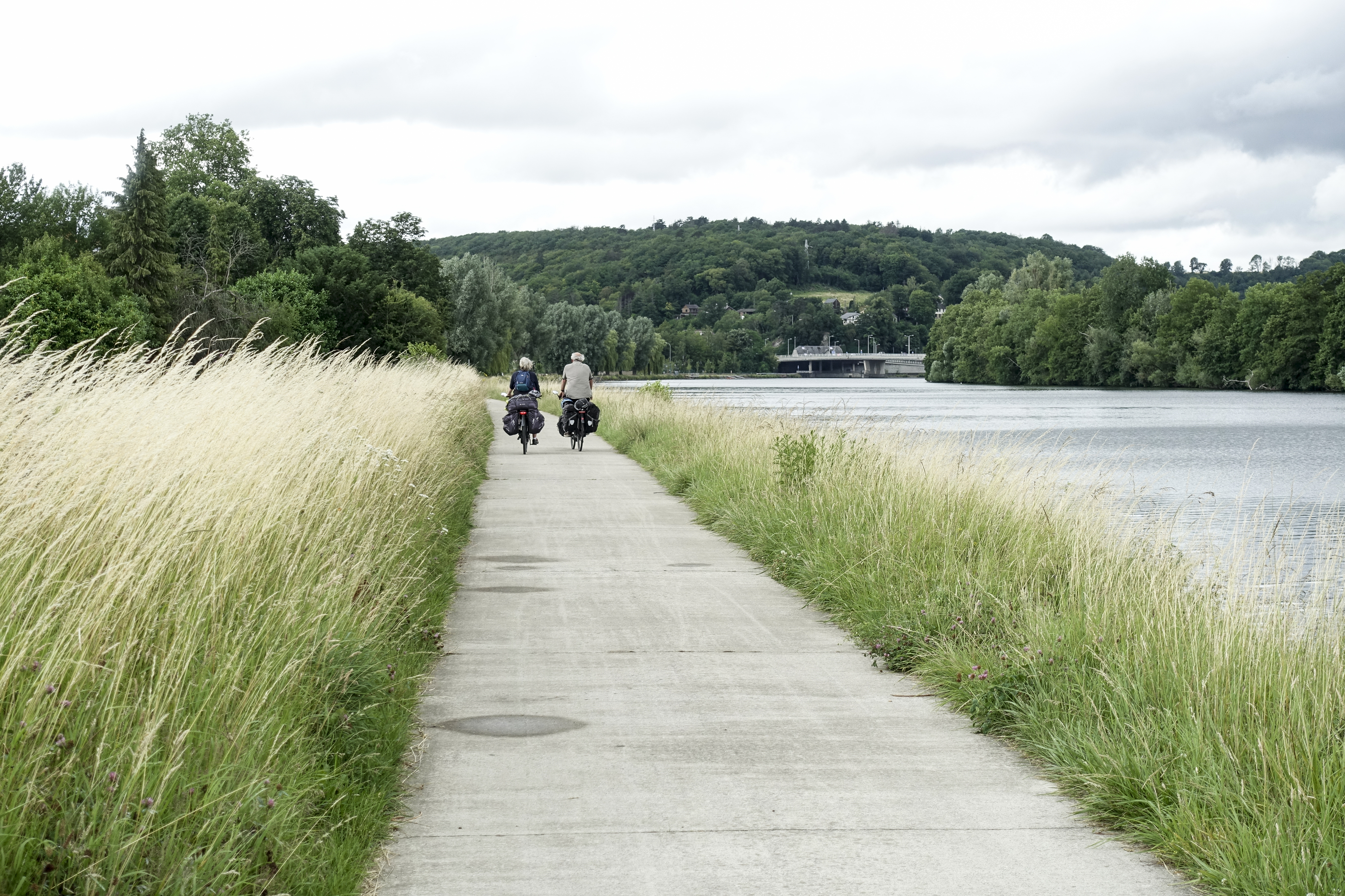 2 vélos le long de la Meuse entre Namur et Dinant