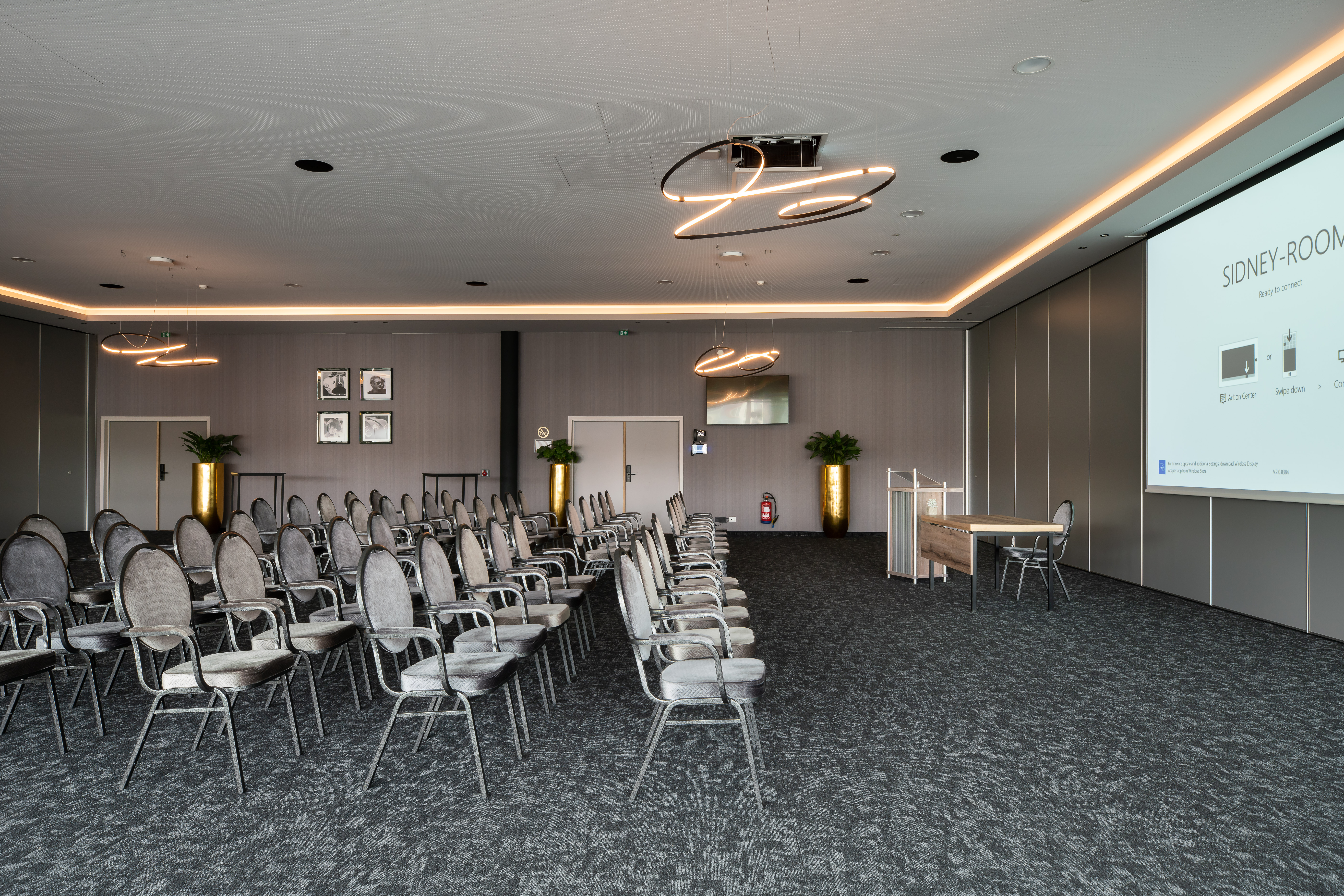Salle de réunion avec projecteur du Van der Valk Nivelles-Sud, hôtel, MICE, Wallonie