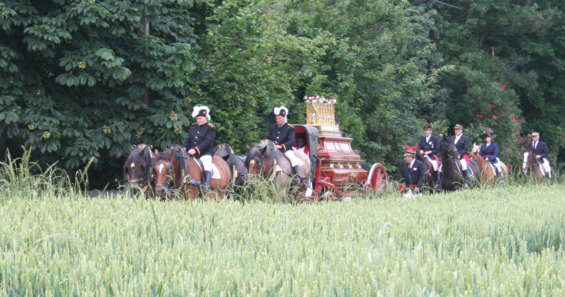 Cortège de cavaliers accompagnant la châsse de Saint-Renelde