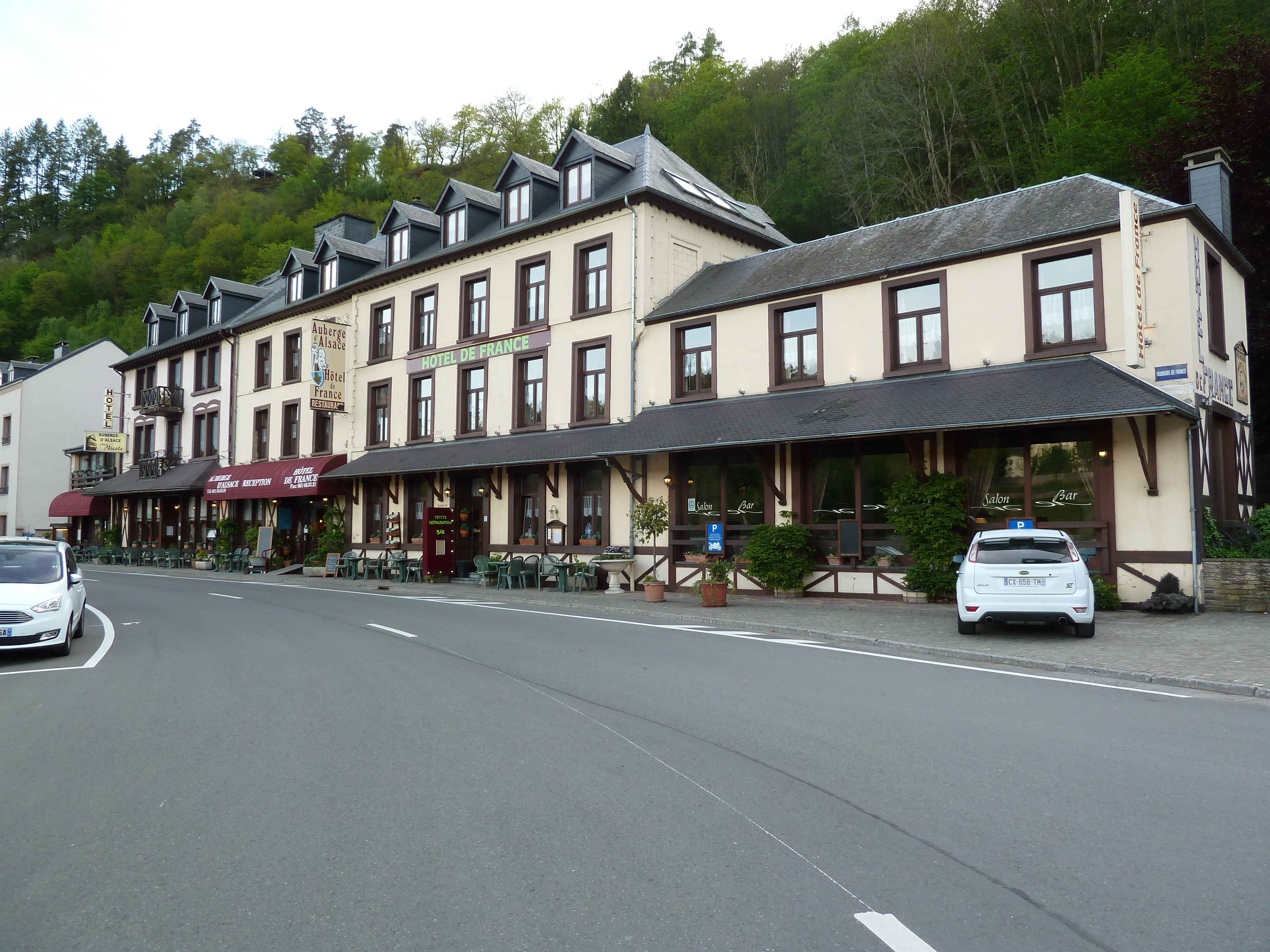 Façade extérieure de l'Hôtel Restaurant à Bouillon - L'Auberge d'Alsace