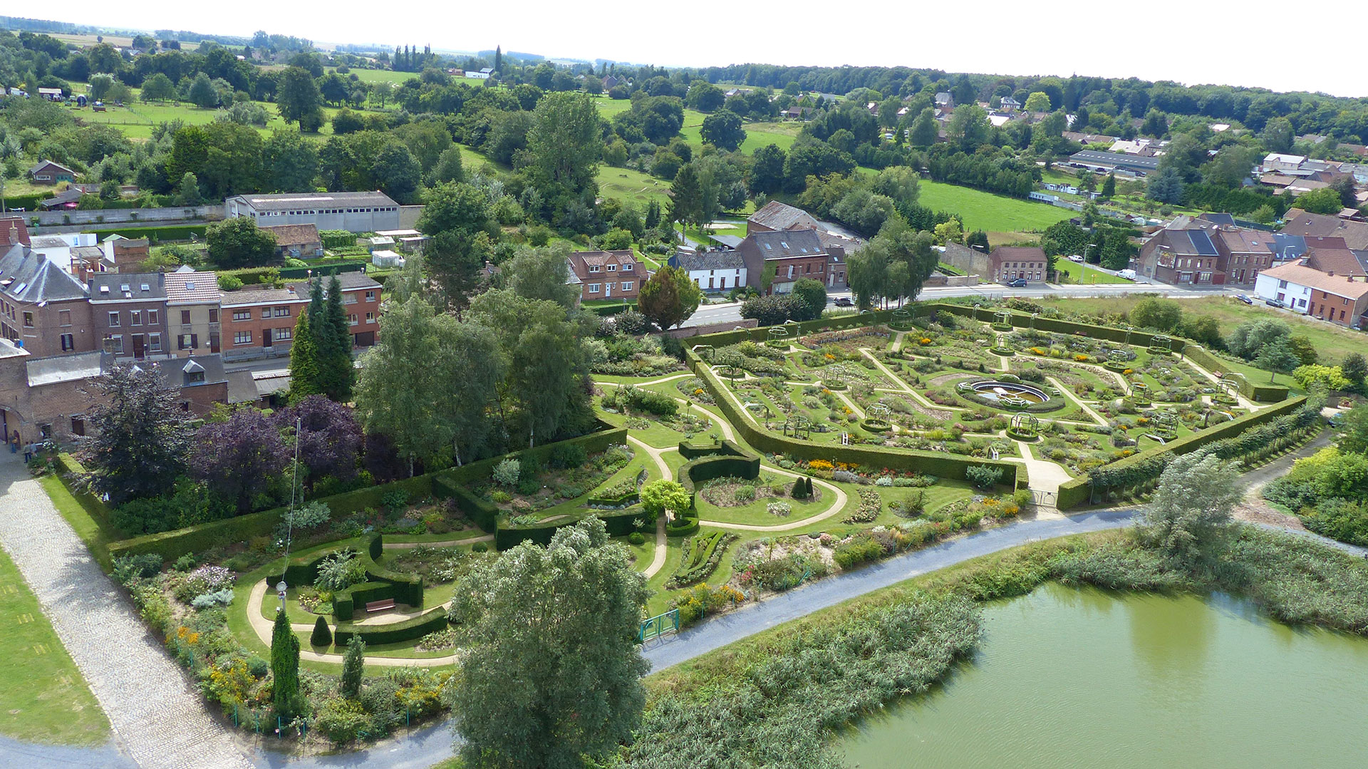 jardins fleuris - Château d'Havré - ducs d'Havré