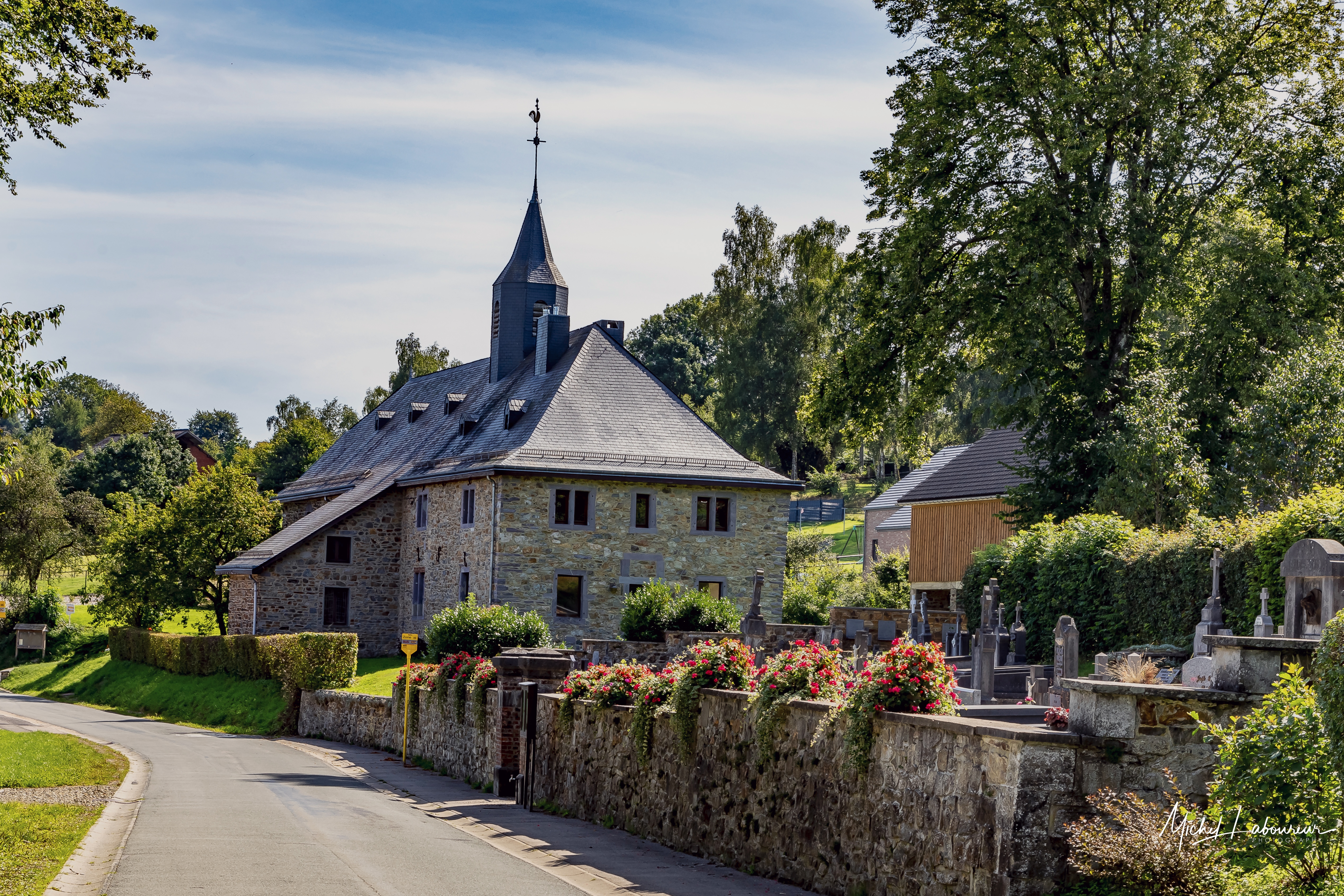 francheville-village-stavelot-nature-église-route-vert-arbres