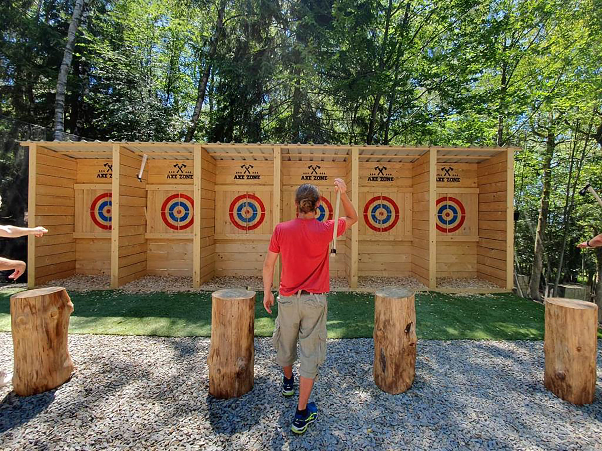 Lancer de hache - Paintball Sniper Zone - Paintball Outdoor - Malmedy - forêt des Fagnes - terrain de 10000 m²