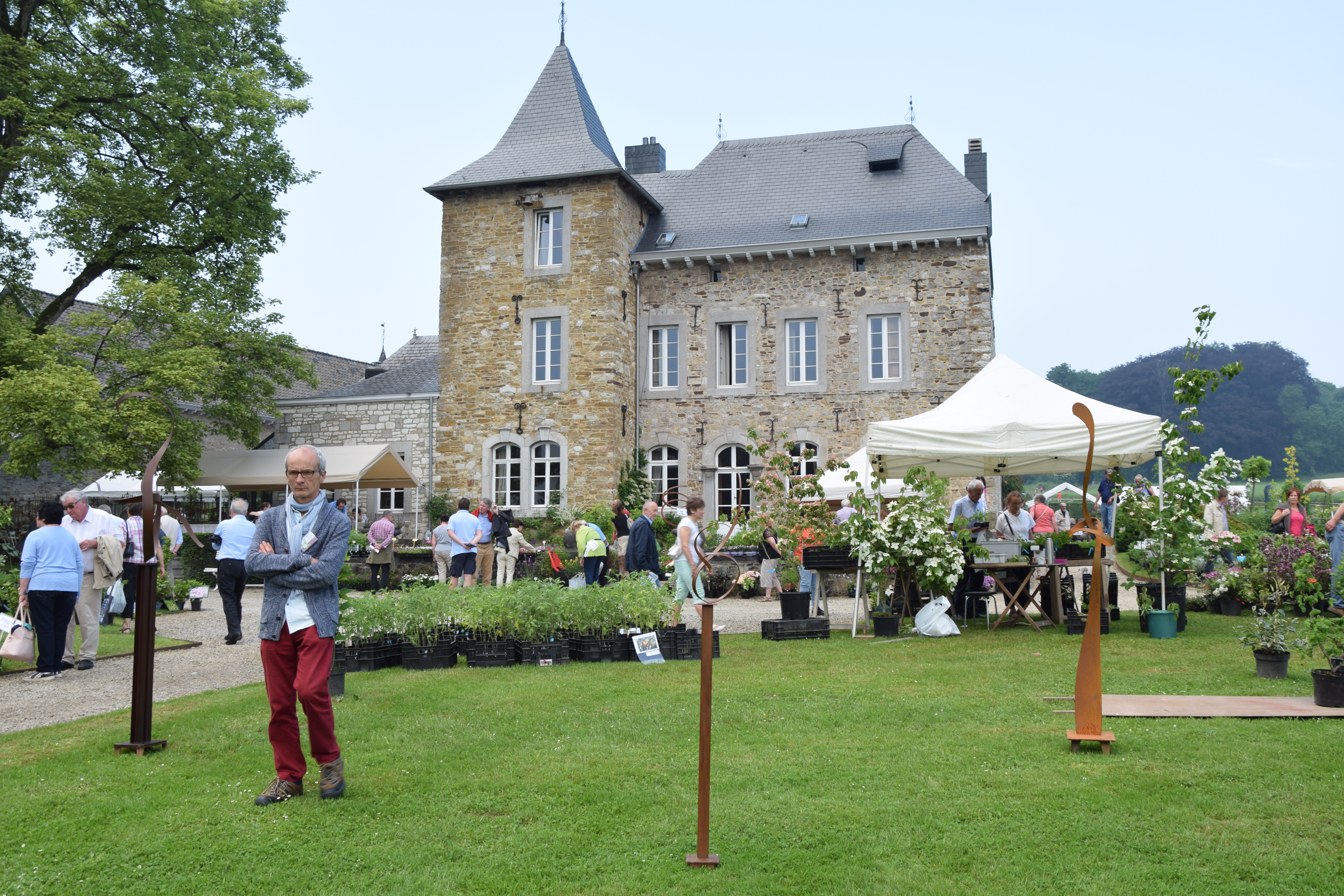 Exposition de plantes dans la cour du Château d'Englebermont