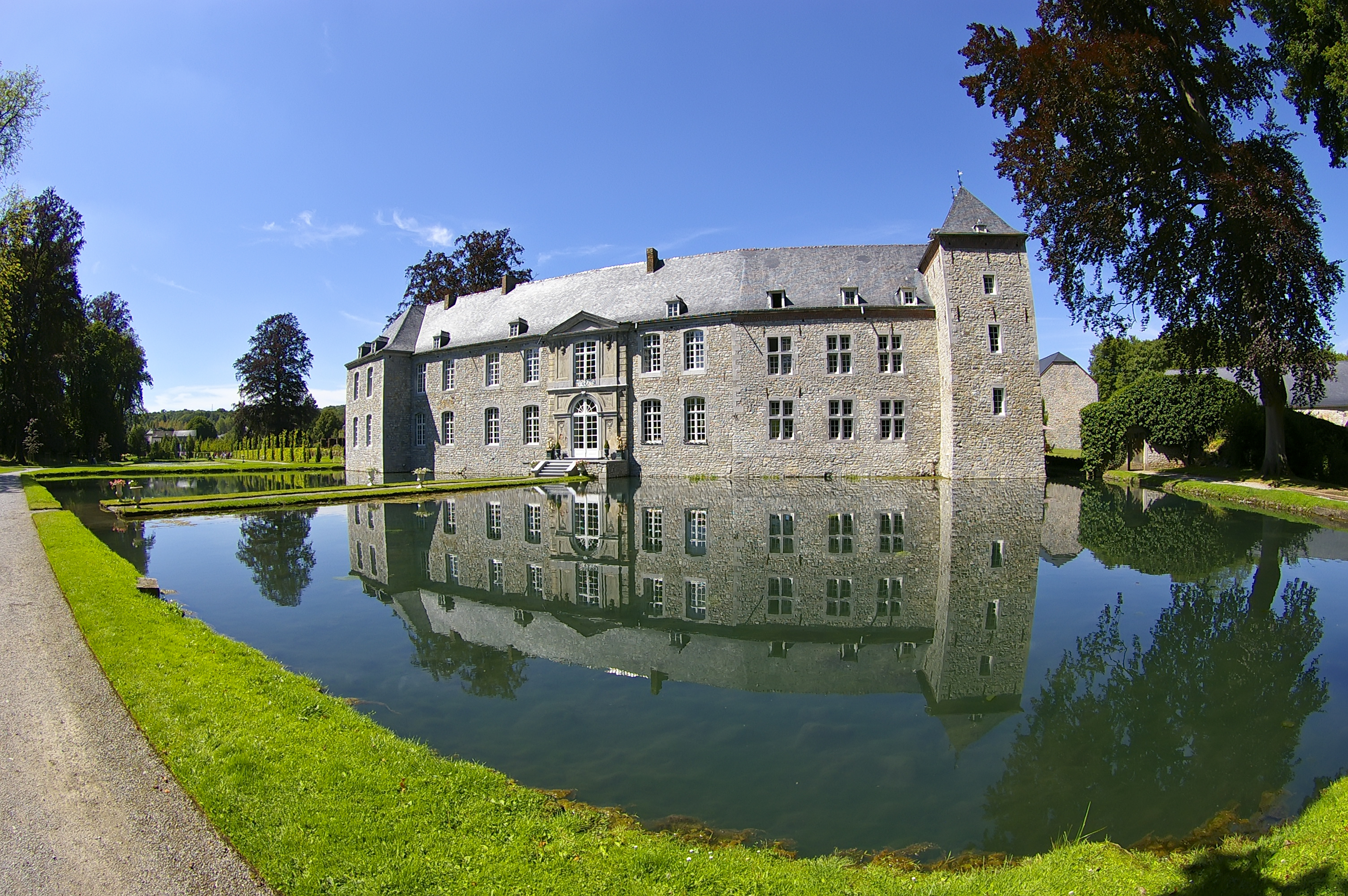 Jardins d'Annevoie - château - eau - lac - reflet