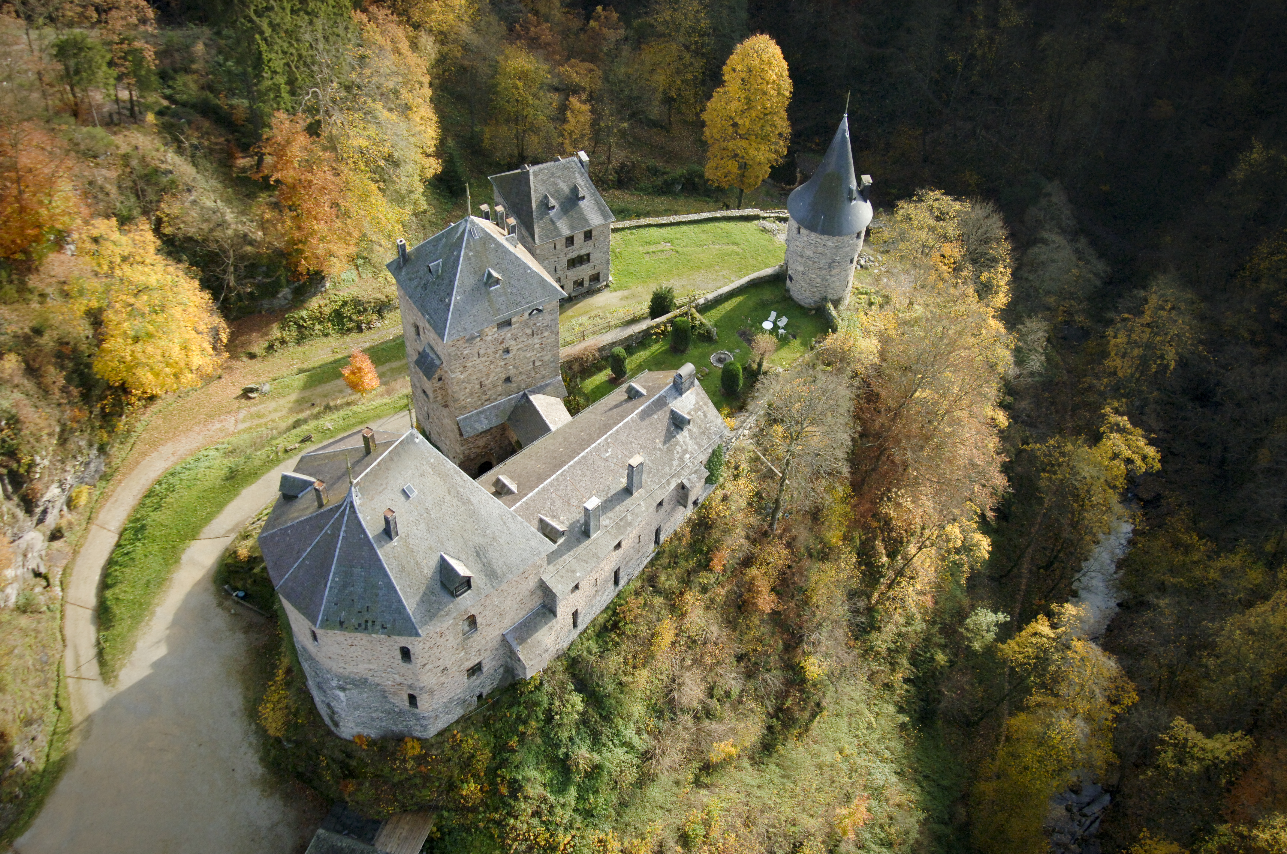 Luftaufnahme von Schloss Reinhardstein