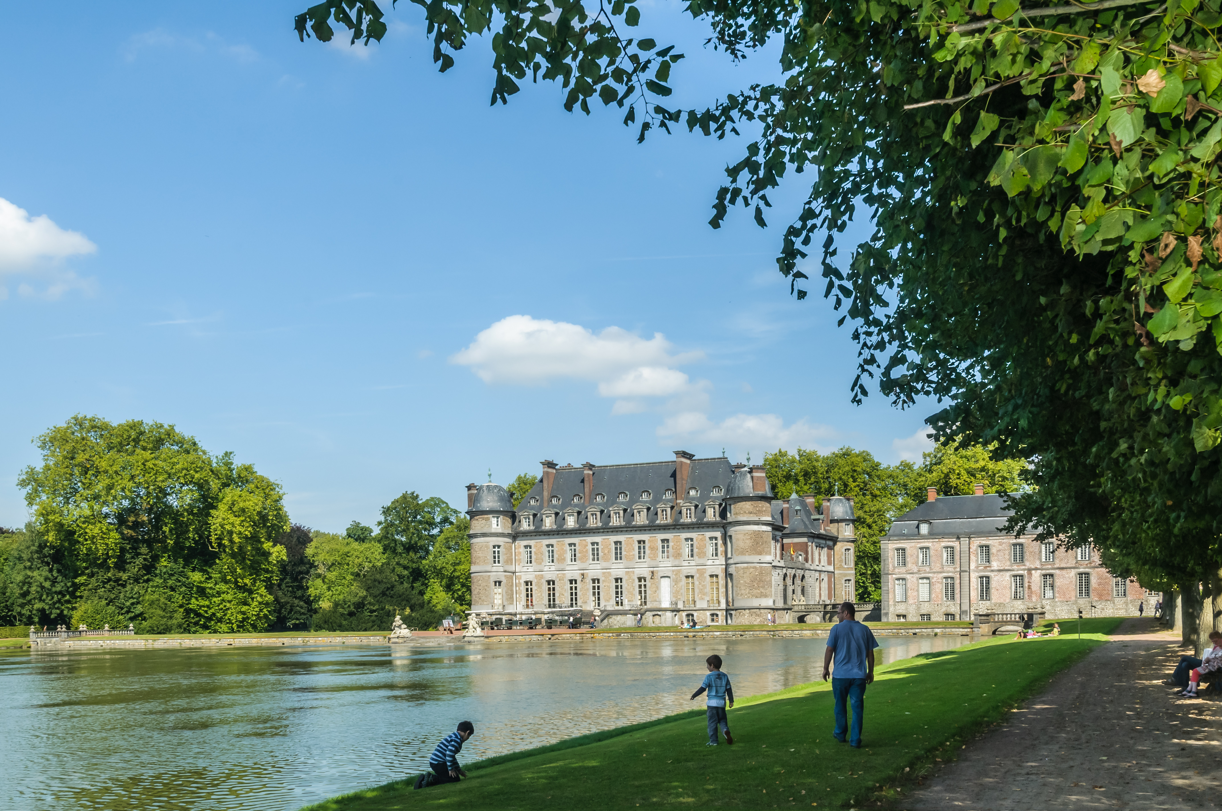 Come and explore the Château de Beloeil and its park in the province of Hainaut