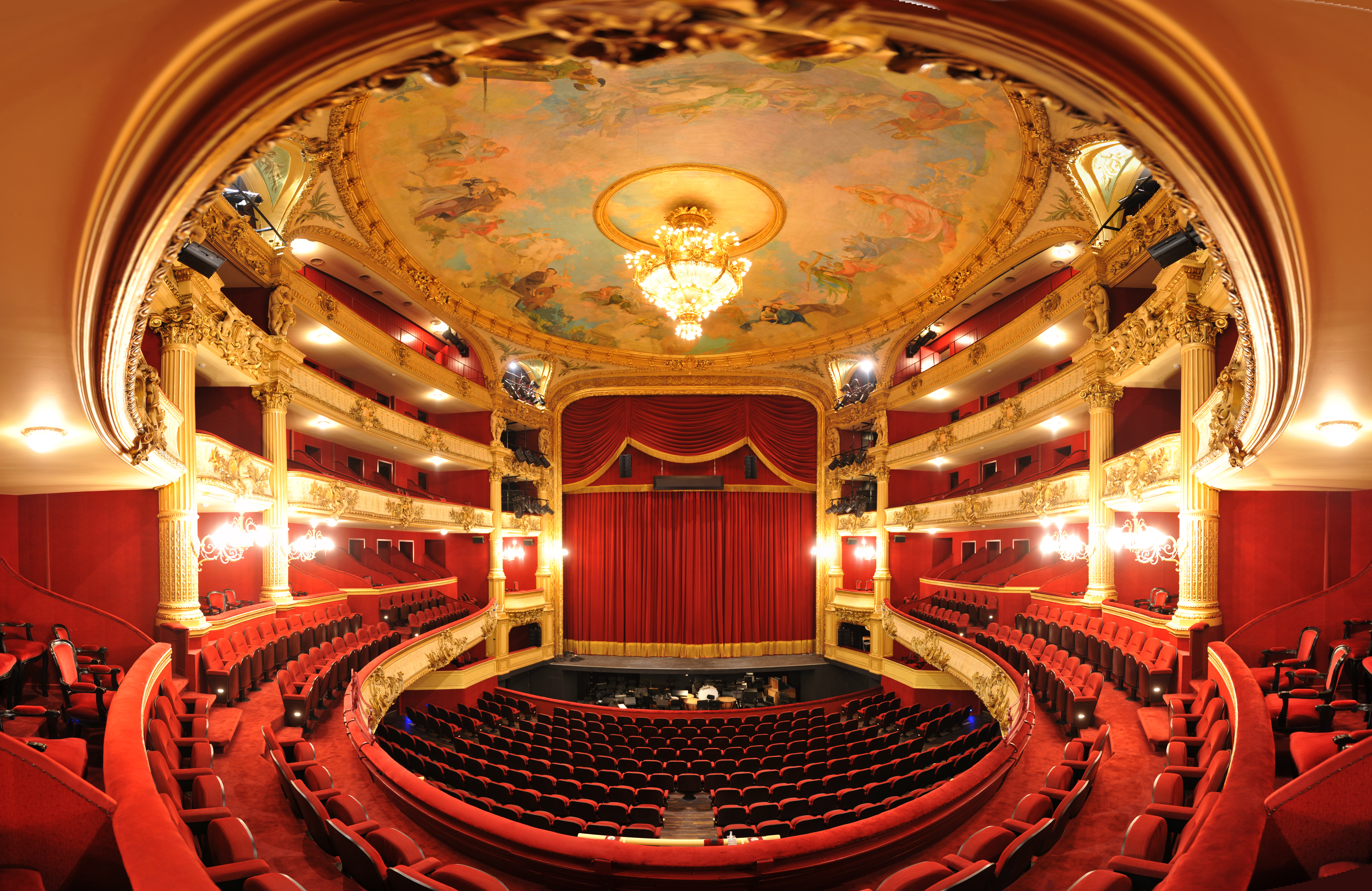 Magnifique salle du Théâtre Royal de Liège, accueillant l'Opéra Royal de Wallonie