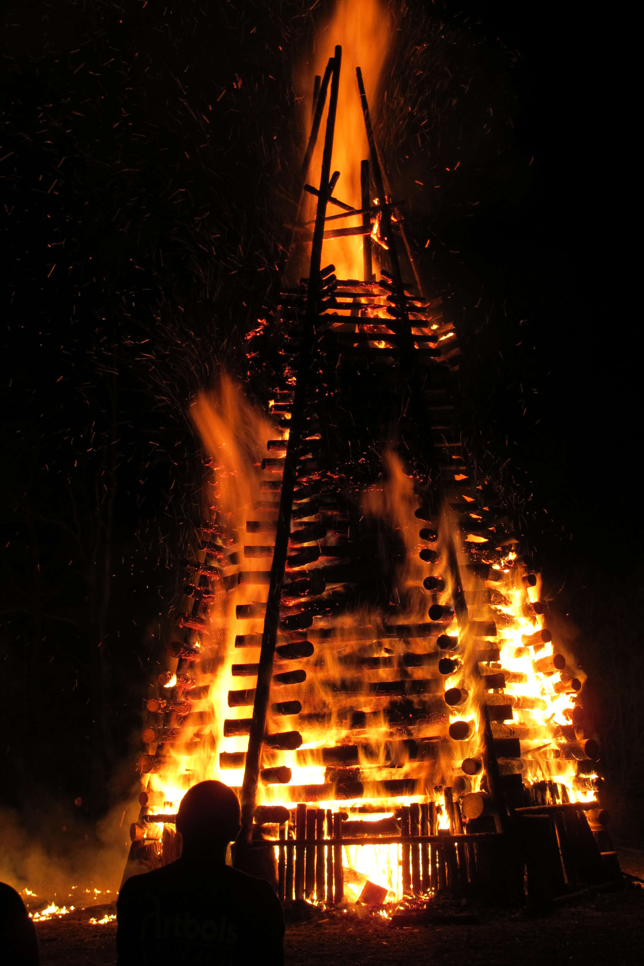 Die Nacht der Hexen, Großes Feuer in Arlon in der Provinz Luxemburg