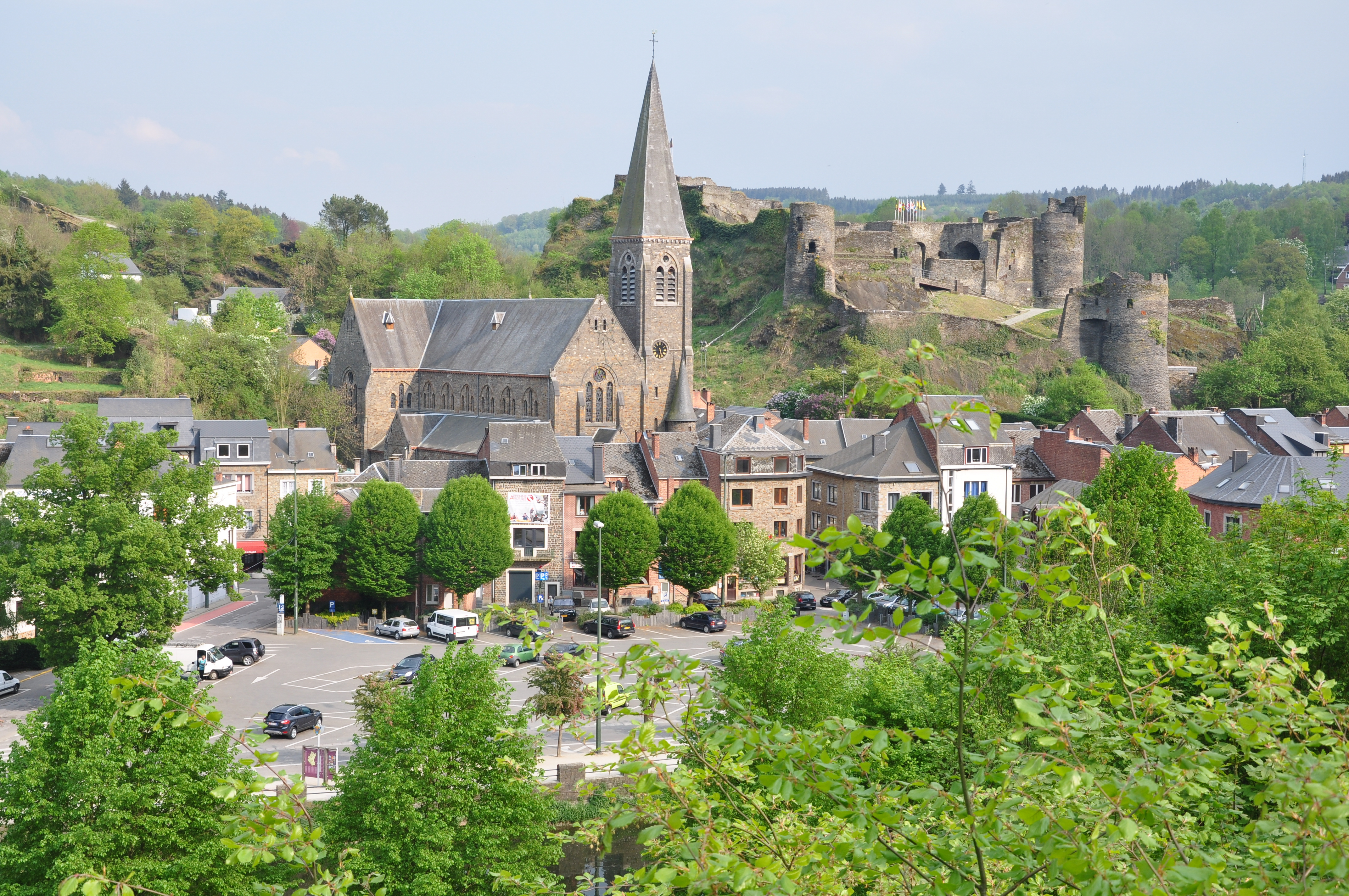 Discover the magnificent castle of La Roche-en-Ardenne in Luxembourg province