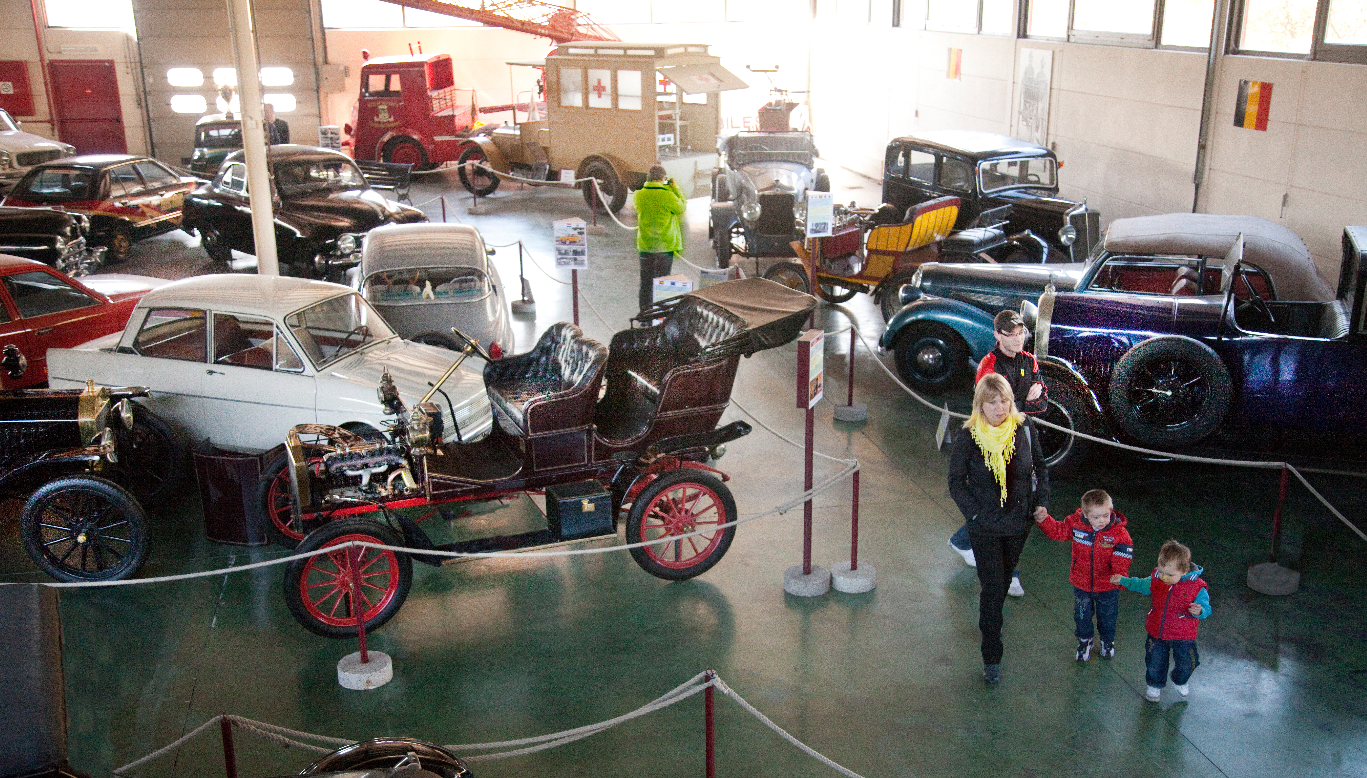 Discover the history of automobile and road transport since 1895 at the Musée de l'Auto Mahymobiles in Leuze-en-Hainaut