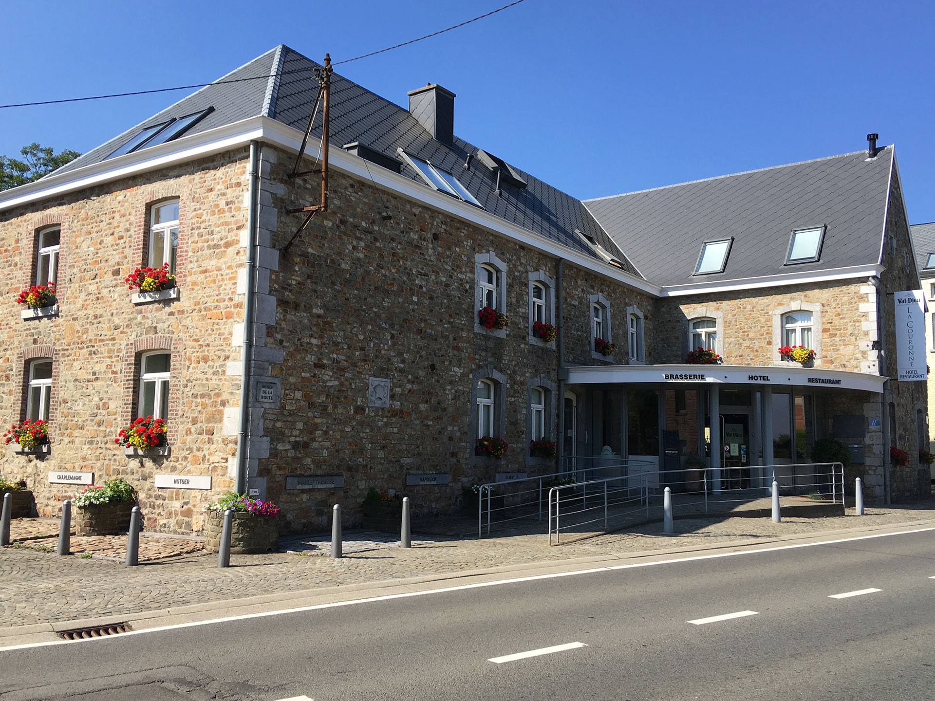 La Couronne - Hotel - Brasserie - Restaurant