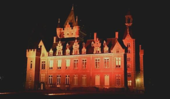 Château de Louvignies illuminé à l'occasion de la Magie de Noël