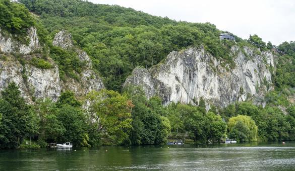 La Meuse à Profondeville - les rochers de Frenes
