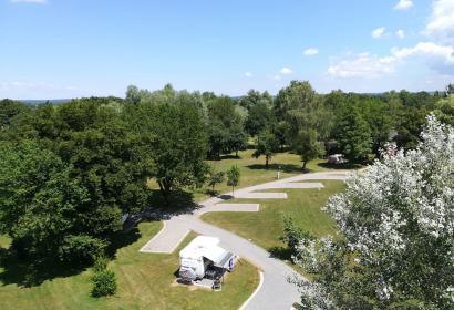 Camping touristique - Chênefleur - Tintigny - emplacements spacieux - sanitaires - piscine - restaurant - magasin - animation