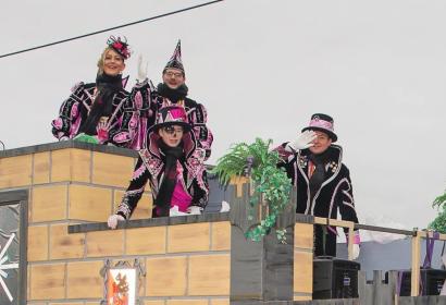 Folk groups at the We He Lo Carnival 