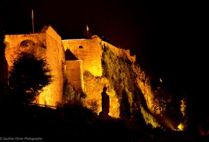 Remparts du château de Bouillon éclairés