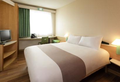 Bedroom of the hôtel ibis Styles at the heart of Namur