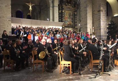 Orchestre et chorale installés dans la Collégiale de Nivelles