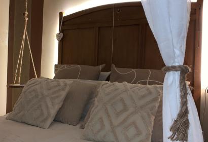 Chambre avec lit en badalquin