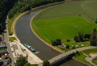Aerial view of the Rives du Nangot motorhome area on the banks of the Sambre in Floreffe