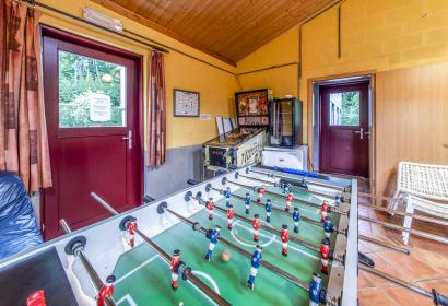 Games and billiards in the large-capacity lodge Le Lamier Jaune in Trois-Ponts