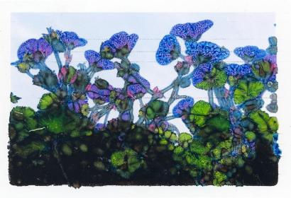 Druckgrafik mit kleinen violetten Blumen