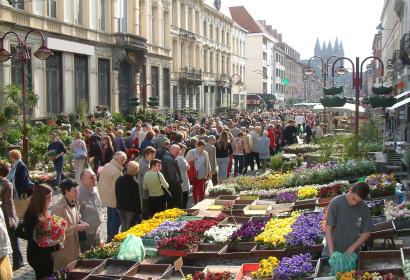 Grand_marché_fleurs_Tournai