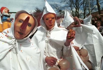 Découvrez le carnaval de Stavelot et ses Blancs-Mousis, dans la province de Liège