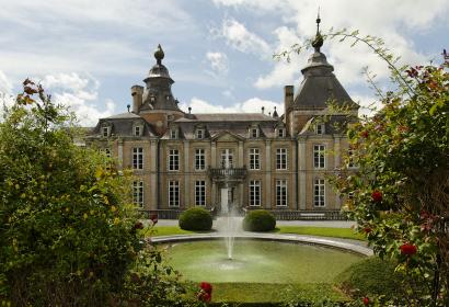 Jardin et cour d'honneur du Château de Modave