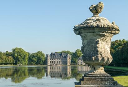 Come and explore the Château de Beloeil and its park in the province of Hainaut